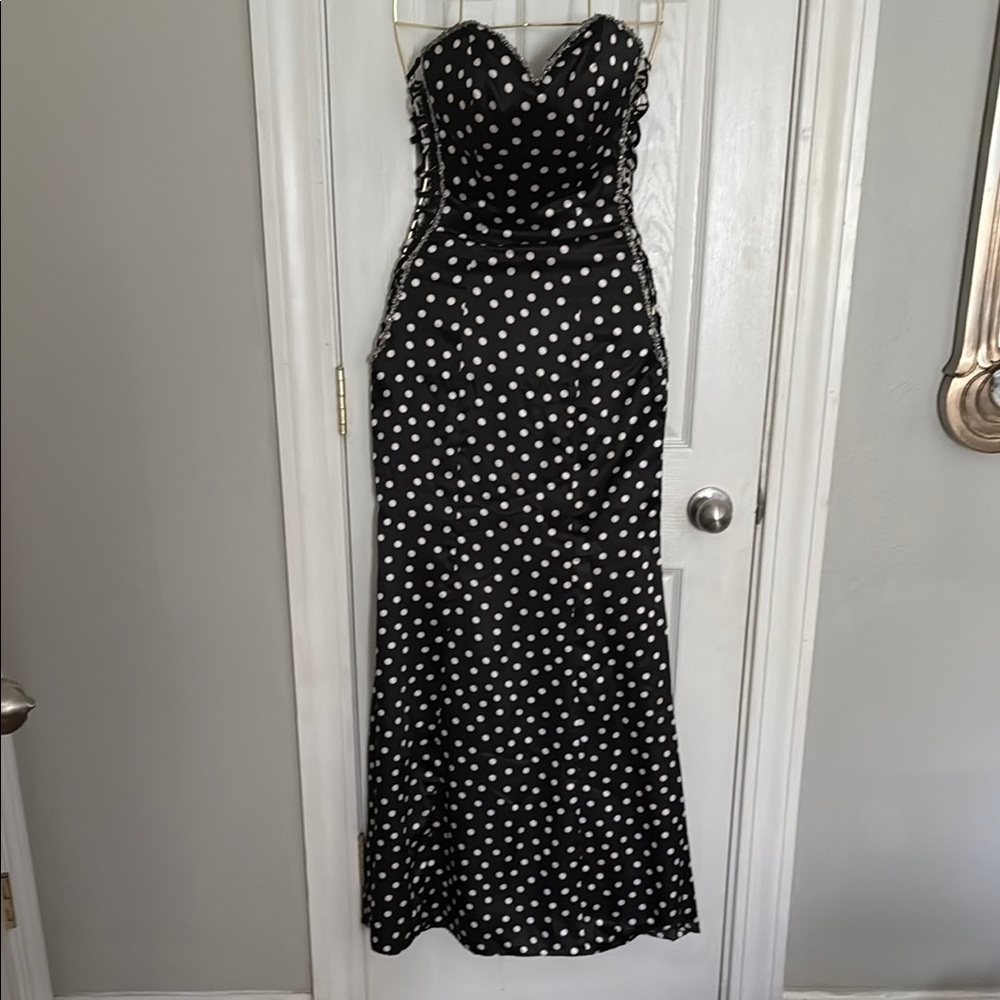 Mori Lee Black and White Sheath Dress Sweetheart Neckline